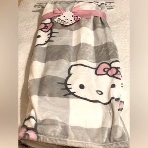 🆕 Hello Kitty Plush Throw blanket